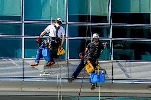 Bursa vinçli cam temizliği