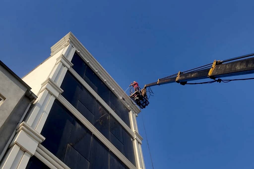 Bursa vinçli cam temizliği